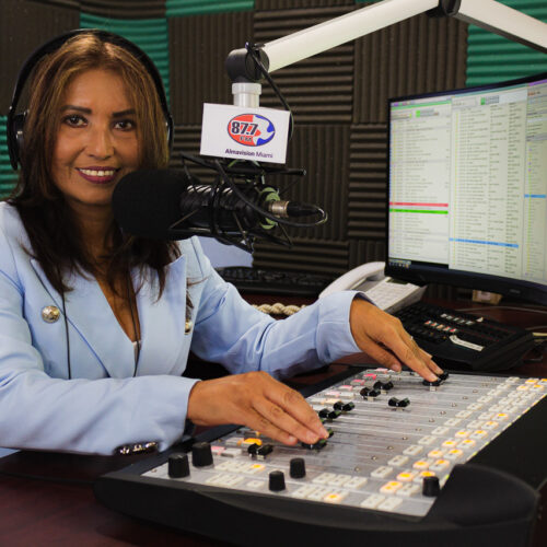 Melissa Henry es locutora de Almavision Miami 87.7FM.