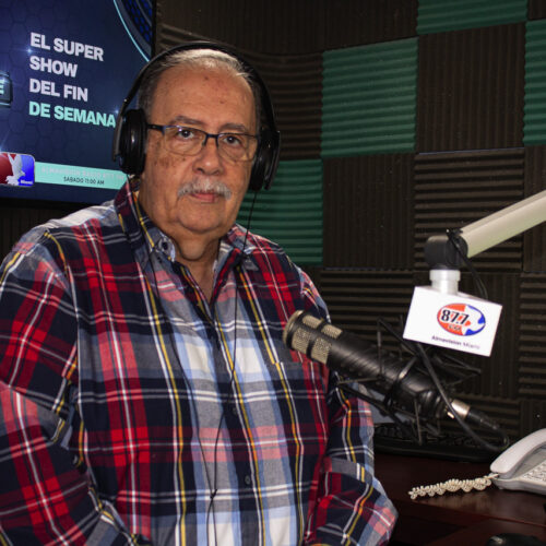 Tony Castellanos presenta las noticias deportivas en Almavision Radio Miami 87.7FM