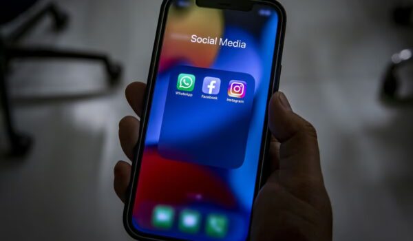 Facebook e Instagram sufren una caída global de sus servicios